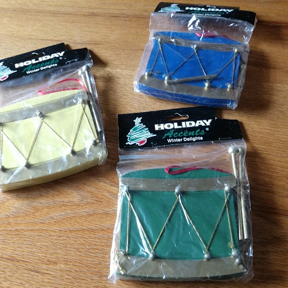 CHRISTMAS #3 Set of 3 Wooden Drums & Drum Stick Ornaments